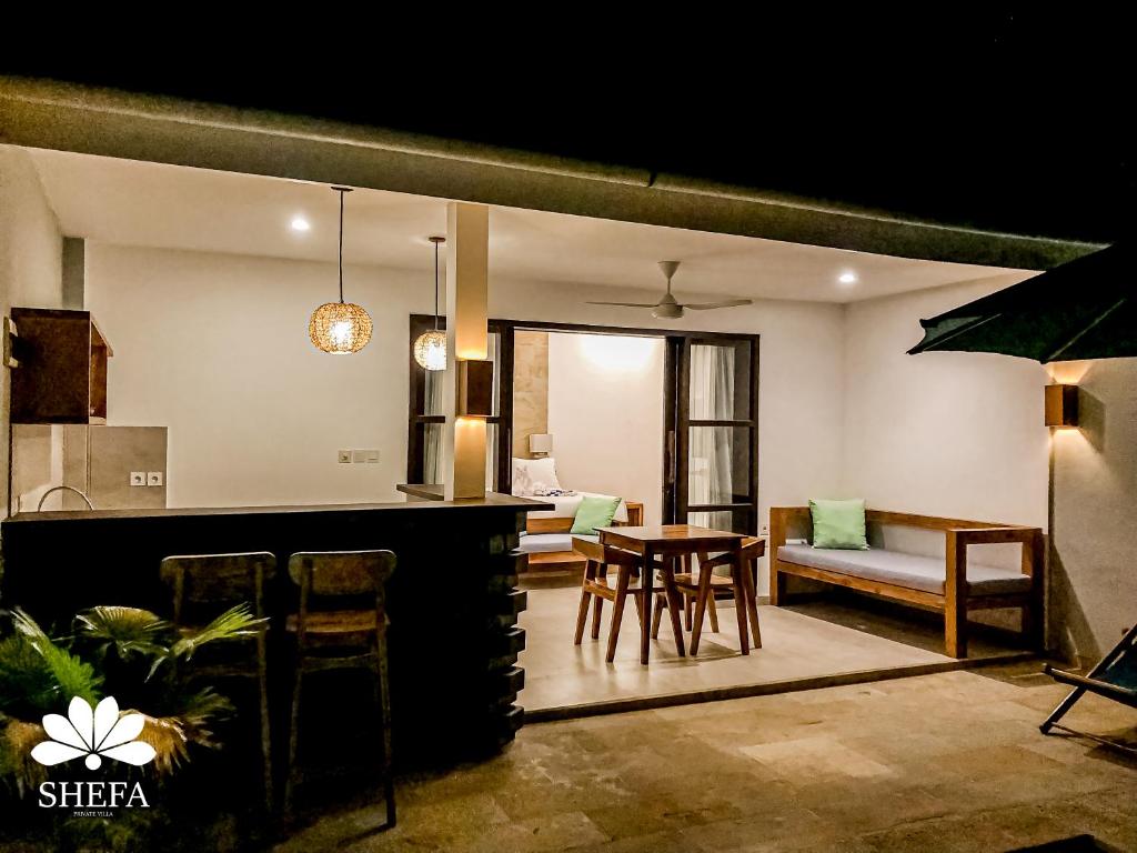 Posezení v ubytování Shefa Private Villa