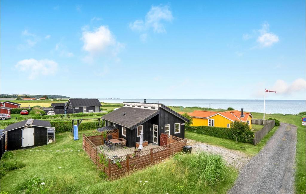 een klein huis aan de kant van een weg bij Nice Home In Frederikshavn With Wifi in Frederikshavn