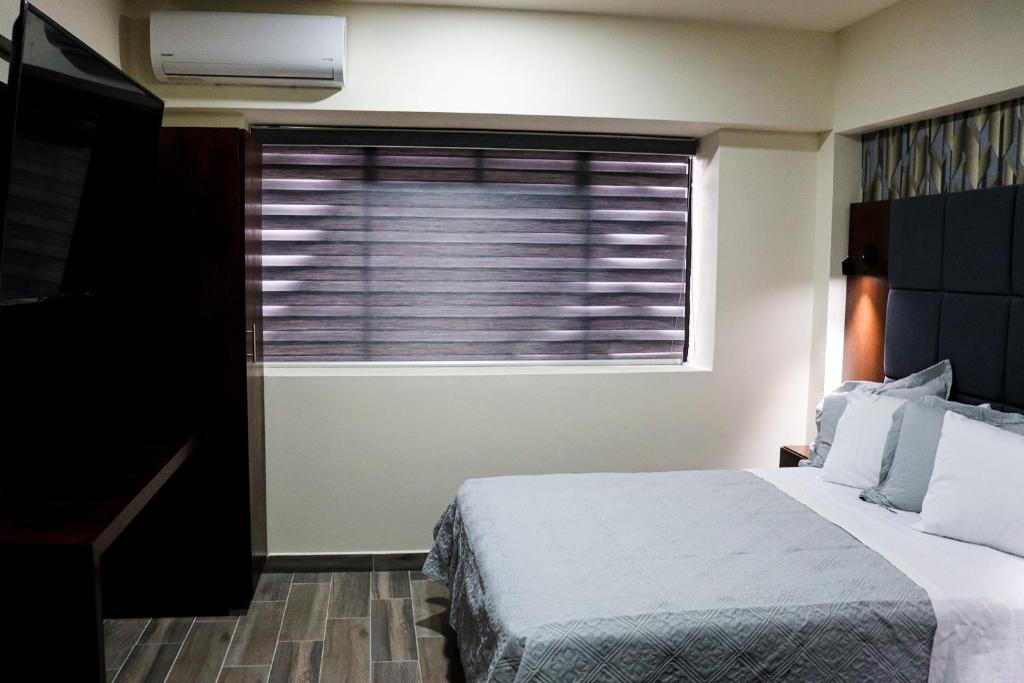 Postel nebo postele na pokoji v ubytování HOTEL MISION 11
