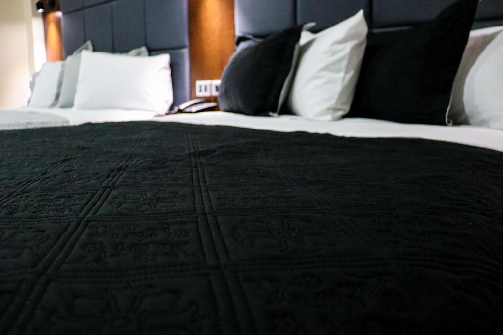 Postel nebo postele na pokoji v ubytování HOTEL MISION 11