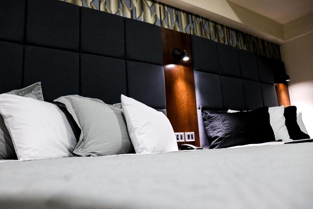 Postel nebo postele na pokoji v ubytování HOTEL MISION 11