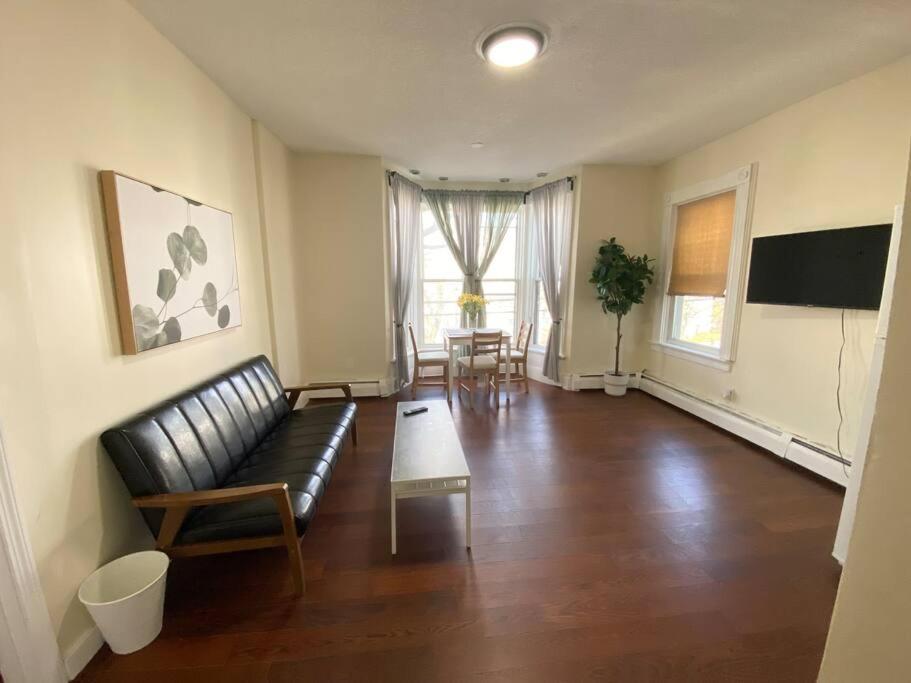 Updated apartment near Brown Univ Whole Foods 53 Doyle 2, Providence