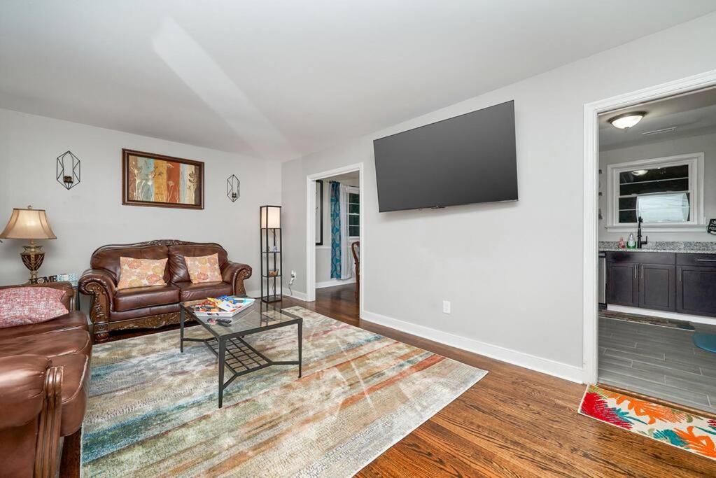 4BR Private Home Mins to Hospitals & Downtown RVA