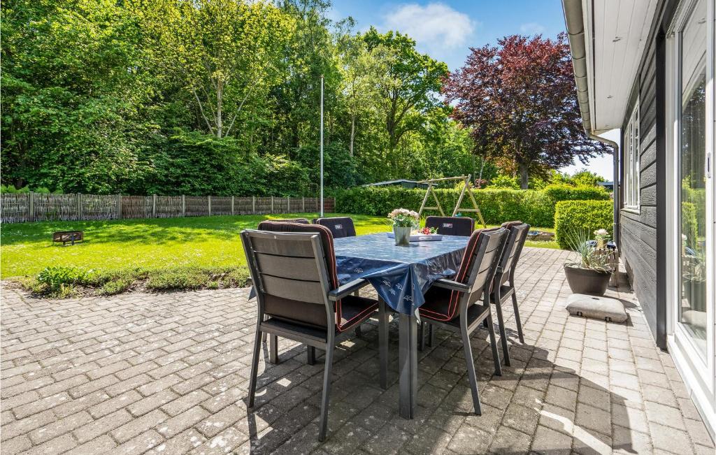 Zahrada ubytování Stunning Home In Slagelse With Kitchen