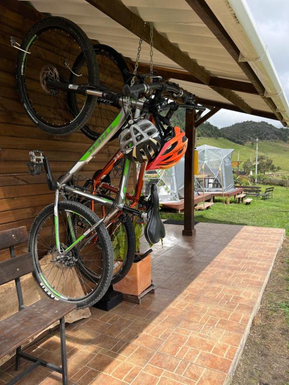 Jízda na kole v ubytování ReverdeSer Glamping nebo okolí