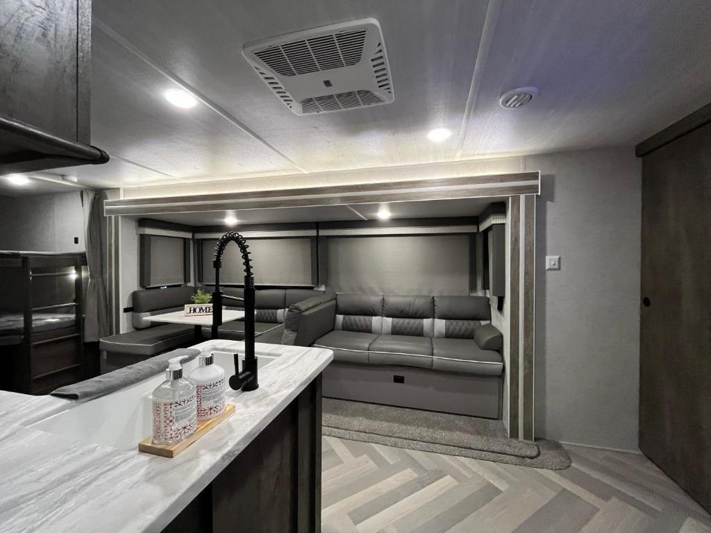Dreamed RV - Two-Bedroom Apartment