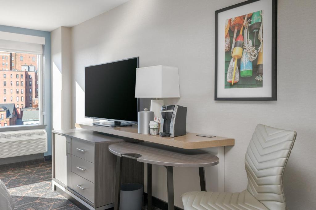 Holiday Inn Portland-By the Bay, an IHG Hotel - 