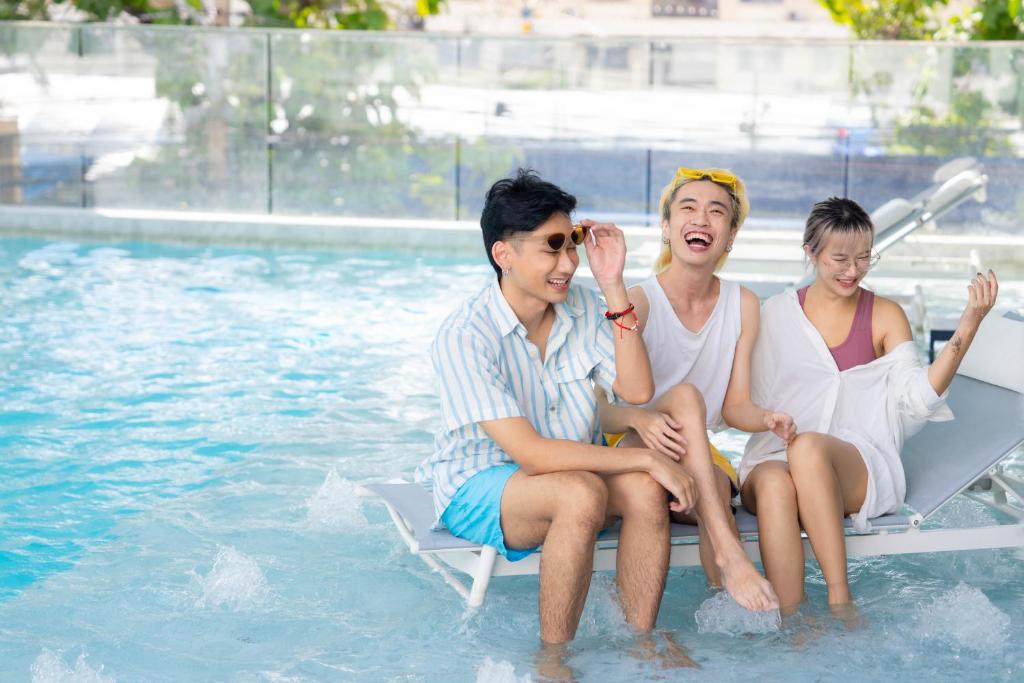 Guests relaxing together on a raft in the hotel swimming pool.