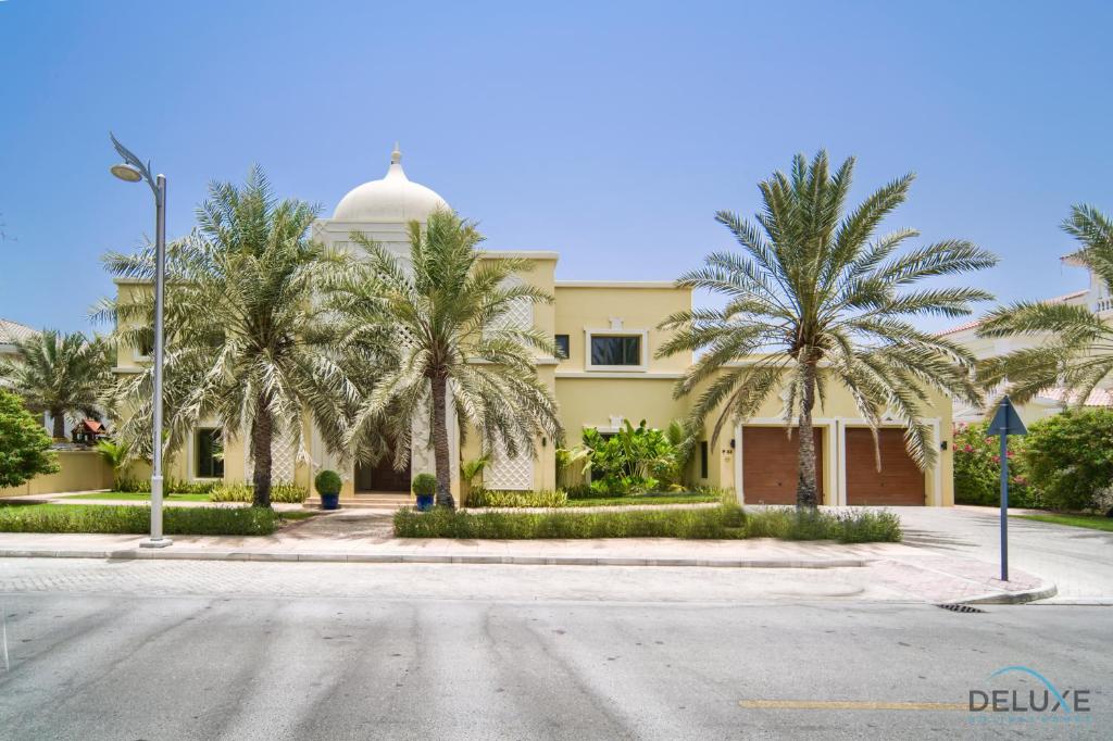 Timeless 5BR Villa with Assistant Room in Frond P Palm Jumeirah by Deluxe Holiday Homes