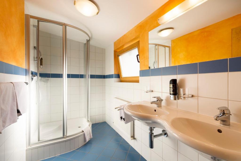 Koupelna v ubytování Hotel Bergkranz
