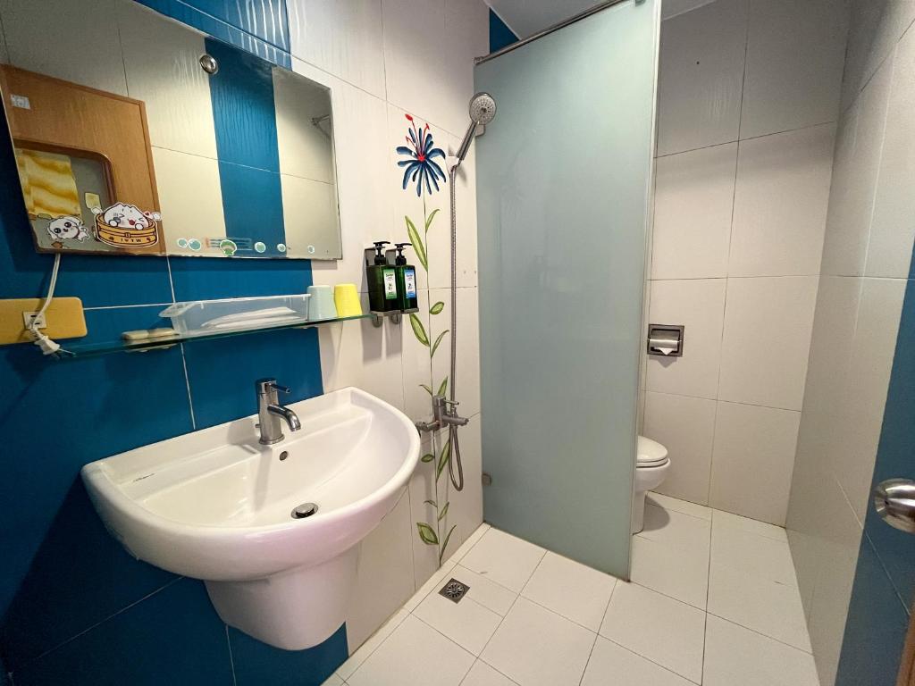 a bathroom with a sink and a toilet at Tz Shin Resort Hostel in Kenting