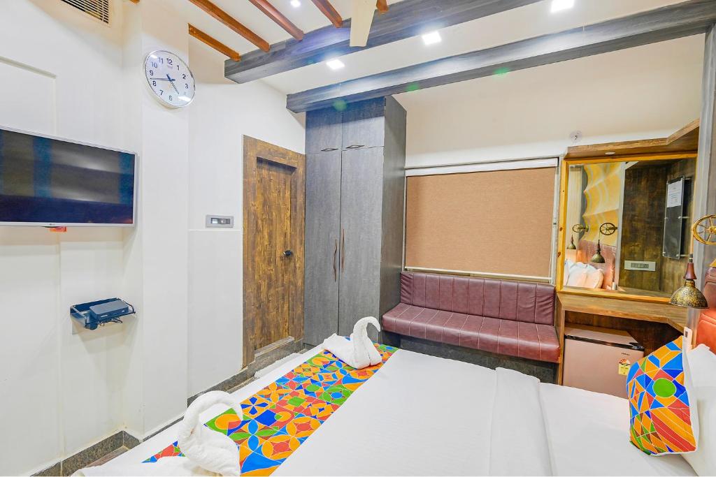 TV a/nebo společenská místnost v ubytování FabHotel Prime Middleton - Nr Niladri Vihar Square