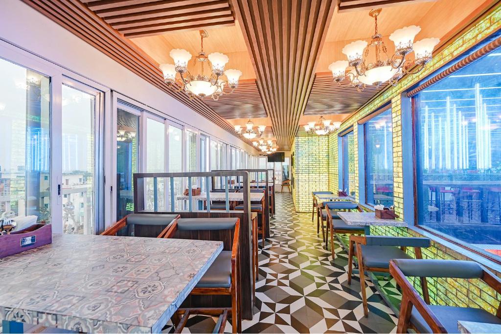 Restaurace v ubytování FabHotel Prime Middleton - Nr Niladri Vihar Square