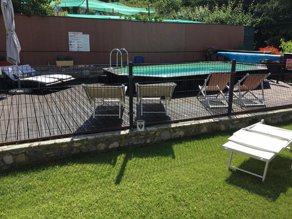 Bazén v ubytovaní Casa Bea con Piscina e giardino alebo v jeho blízkosti