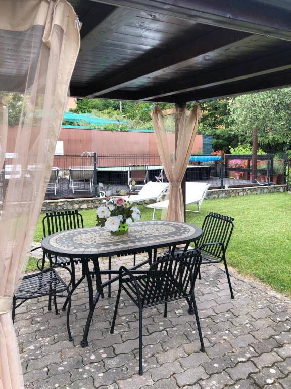 Fotografia z galérie ubytovania Casa Bea con Piscina e giardino v destinácii Caravonica