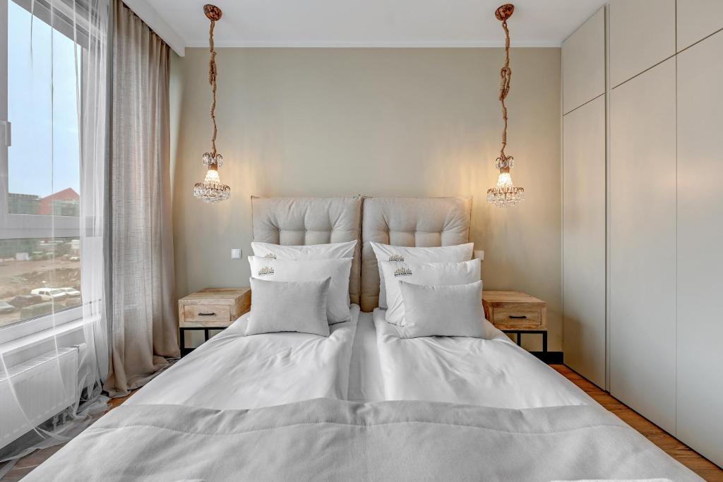 Posteľ alebo postele v izbe v ubytovaní Chlebova - Riverside View Terrace, Free Parking, Gym & Kidsplay by Downtown Apartments