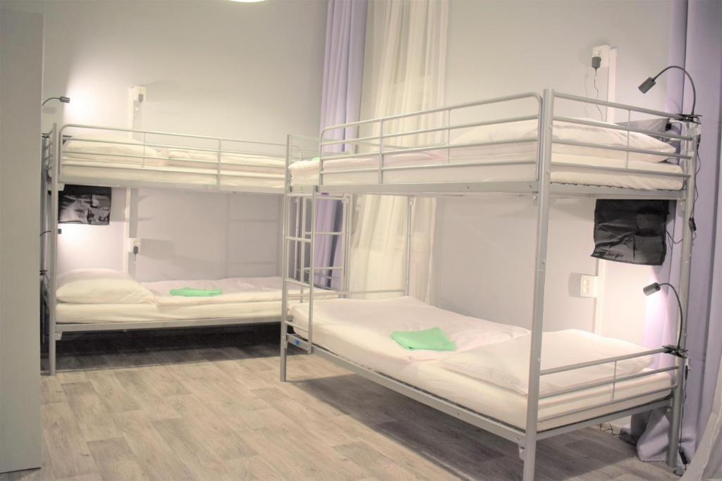 Postel nebo postele na pokoji v ubytování GLOBE Hostel Prague ADULTS ONLY