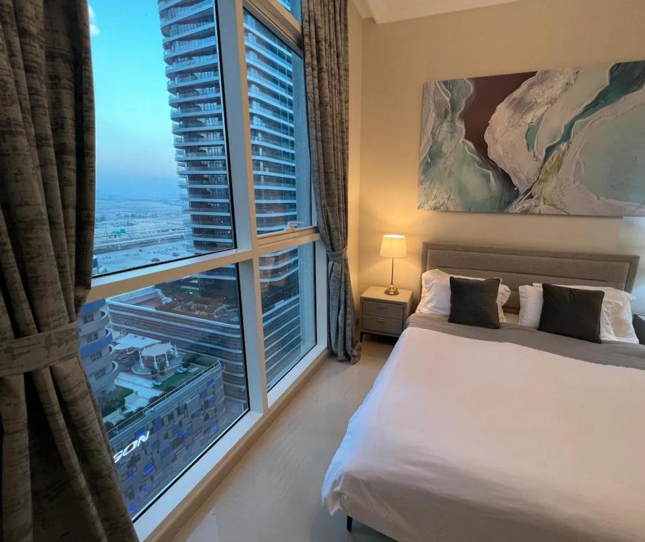 Next to Burj Khalifa & Dubai Mall Long term available! Send message