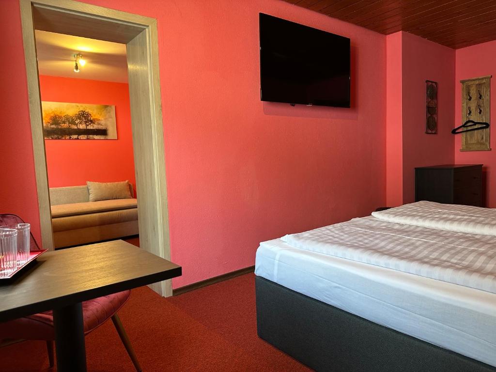 Postel nebo postele na pokoji v ubytování Maiers Hotel