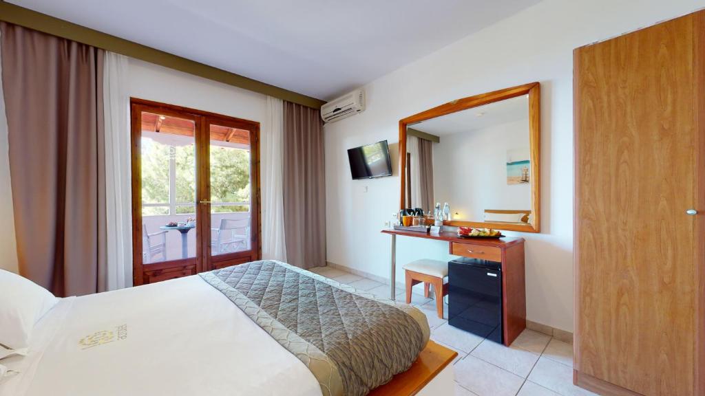 Кровать или кровати в номере Acrotel Elea Beach