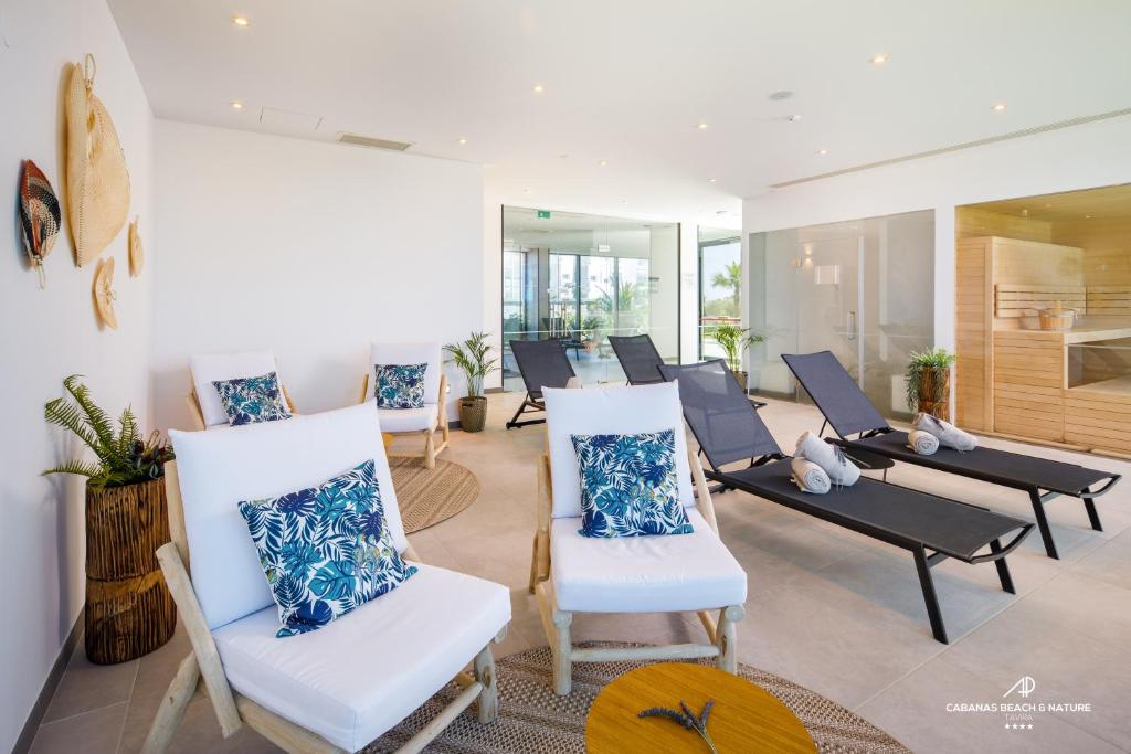 Een zitgedeelte bij AP Cabanas Beach & Nature - Adults Friendly