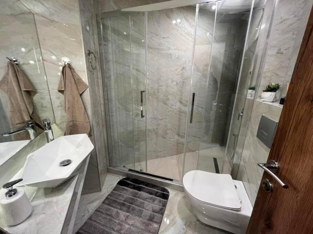 A bathroom at Temple of PPG in Thessaloniki