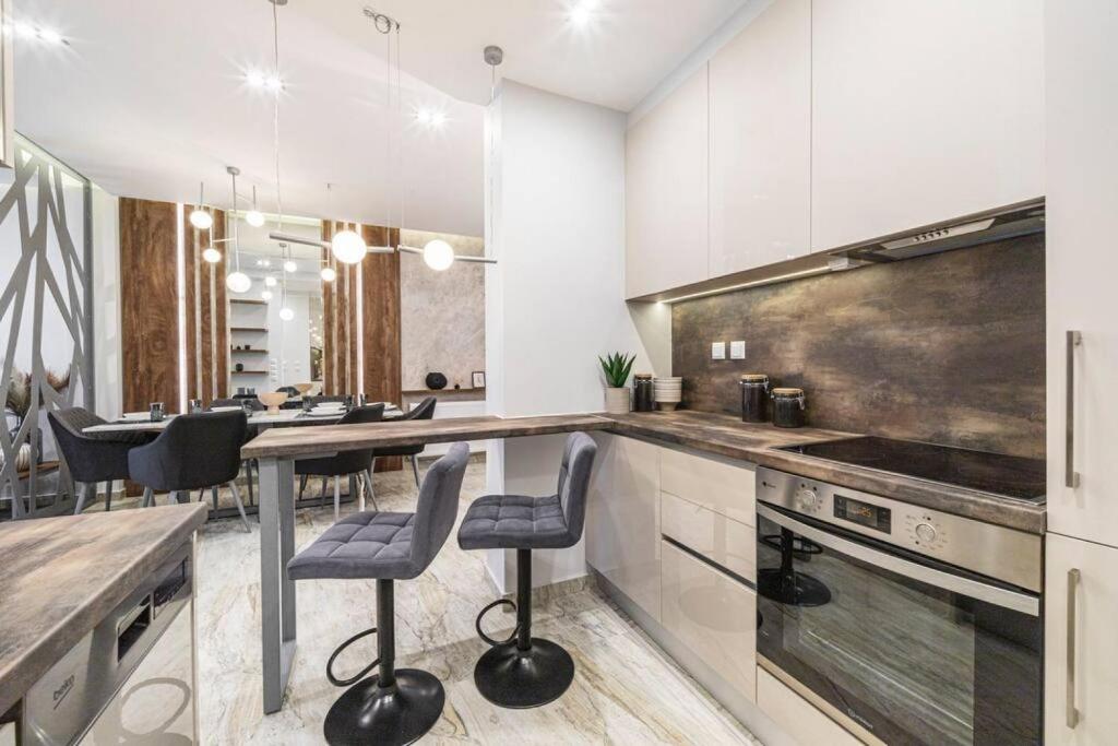 A kitchen or kitchenette at Temple of PPG in Thessaloniki