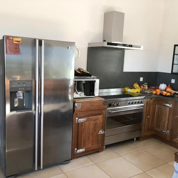 Kuchyňa alebo kuchynka v ubytovaní Villa de charme avec piscine entre Ajaccio et Porticcio