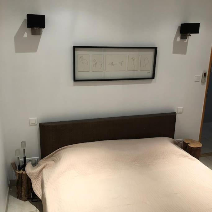 Posteľ alebo postele v izbe v ubytovaní Villa de charme avec piscine entre Ajaccio et Porticcio