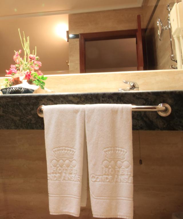 Koupelna v ubytování Hotel Conde Ansúrez By Almia Hoteles