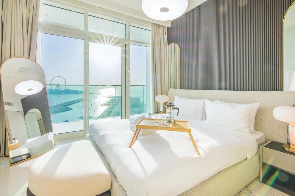 Fotografie z fotogalerie ubytování Luxury 3BR & Maids room - Full Sea View - AIN Dubai View - Palm View v Dubaji