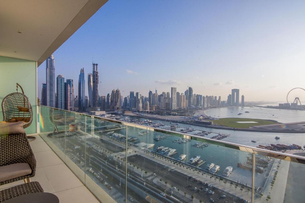 Fotografie z fotogalerie ubytování Luxury 3BR & Maids room - Full Sea View - AIN Dubai View - Palm View v Dubaji