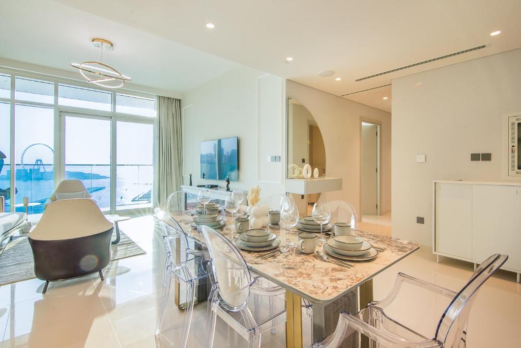 Fotografie z fotogalerie ubytování Luxury 3BR & Maids room - Full Sea View - AIN Dubai View - Palm View v Dubaji