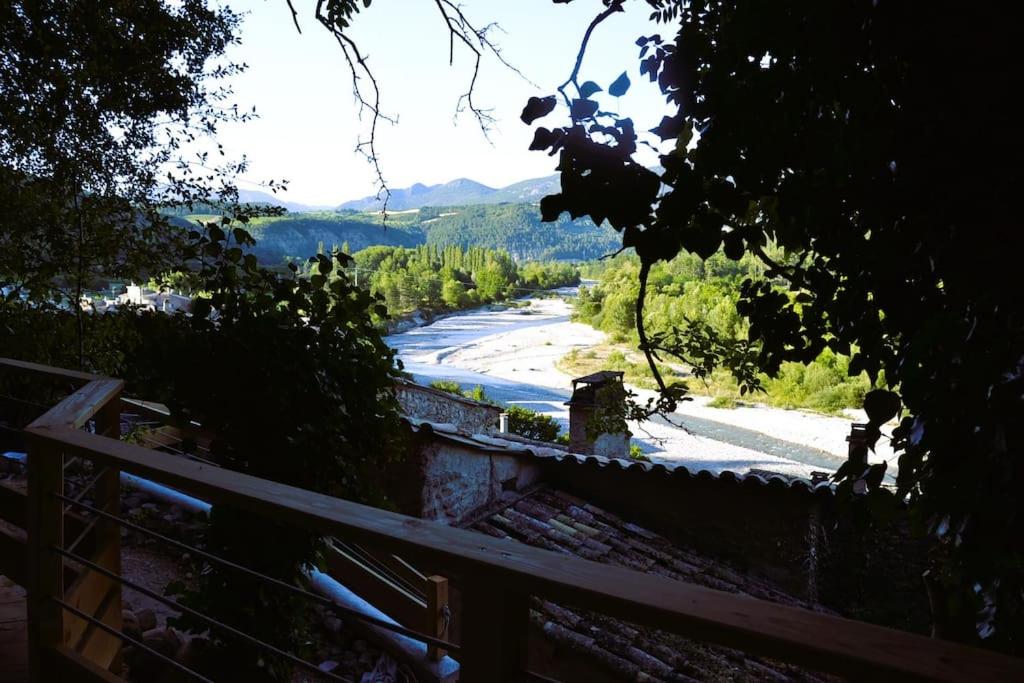 a view of a river from behind a fence at Gîte &#39;An Kay Ou&#39; - Le Grand Barry in Pontaix