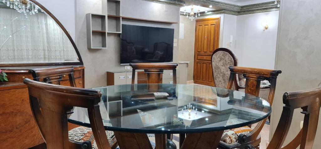 Posezení v ubytování Comfy 2-Bedrooms Apartment in Cairo 44-2