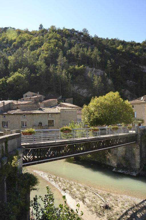 a bridge over a river in a town at Gîte &#39;An Kay Ou&#39; - Le Grand Barry in Pontaix