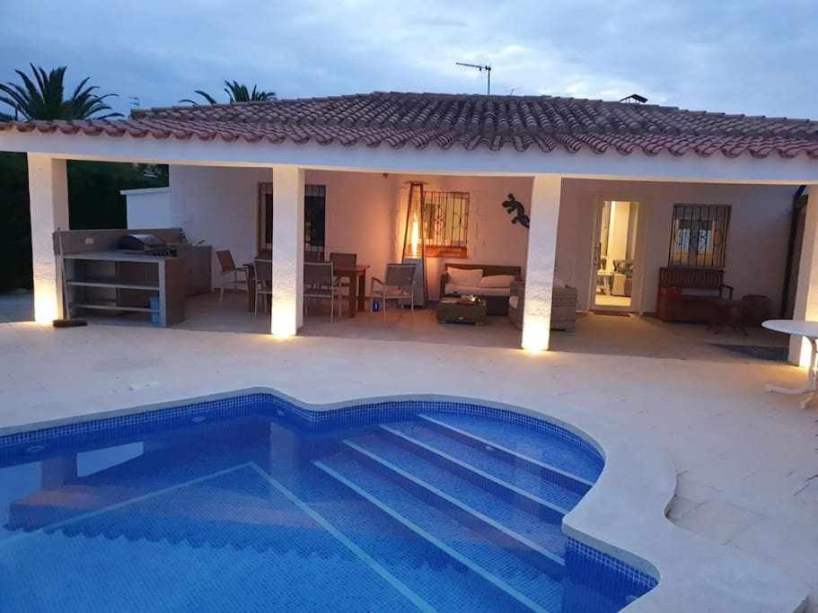 Villa Iris con piscina privada AirCon y wifi (Spanien Tarragona