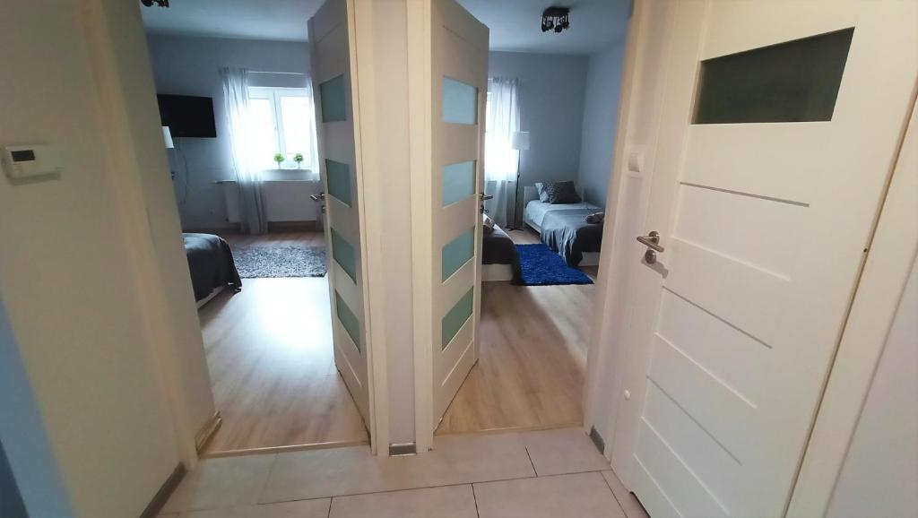 Posteľ alebo postele v izbe v ubytovaní Apartament SREBRNY Krakowskie Przedmieście 26
