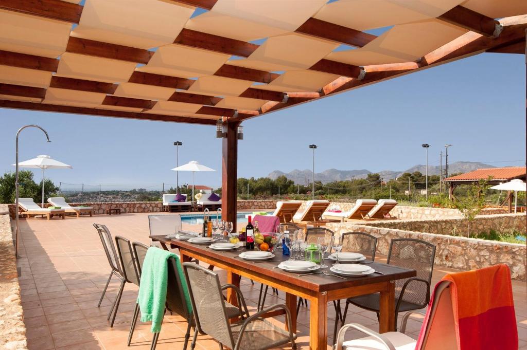 Reštaurácia alebo iné gastronomické zariadenie v ubytovaní Villa Horizon by Villa Plus