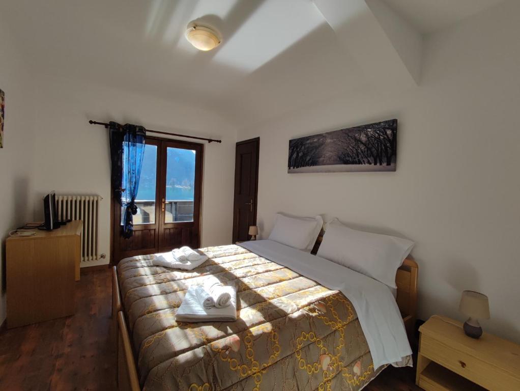 Postel nebo postele na pokoji v ubytování Hotel TEA DOLOMITI - Lago di Alleghe - Monte Civetta