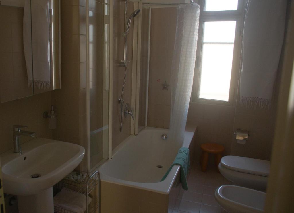 Zdjęcie z galerii obiektu Navigli Charm Apartment Milan - Deb Navigli w Mediolanie