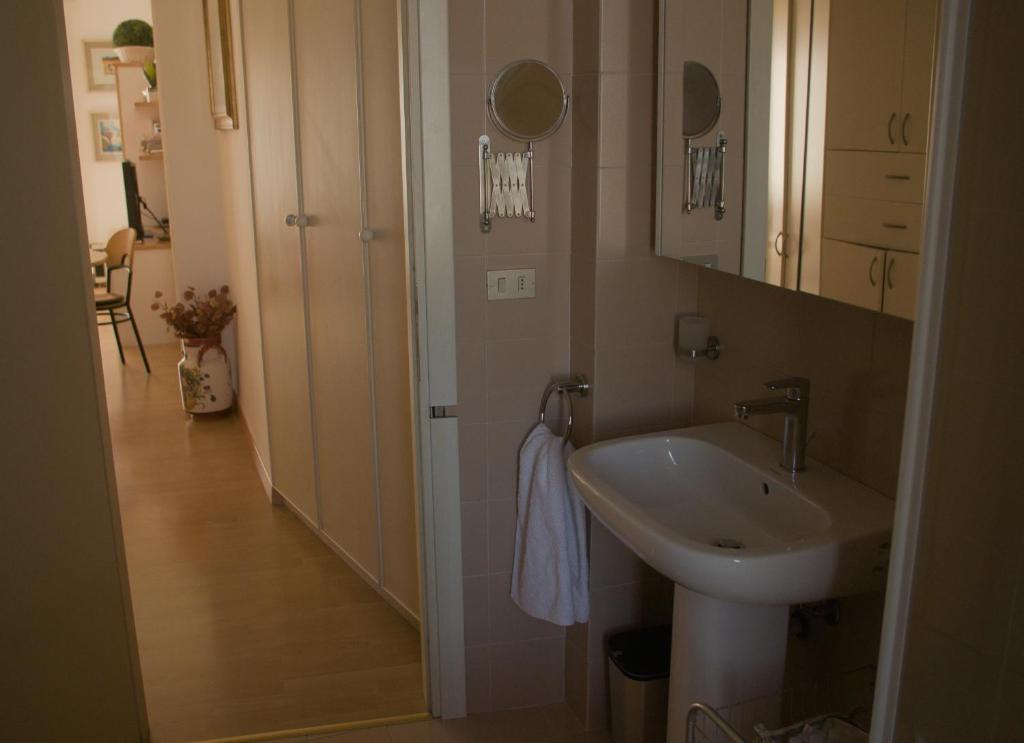 Zdjęcie z galerii obiektu Navigli Charm Apartment Milan - Deb Navigli w Mediolanie
