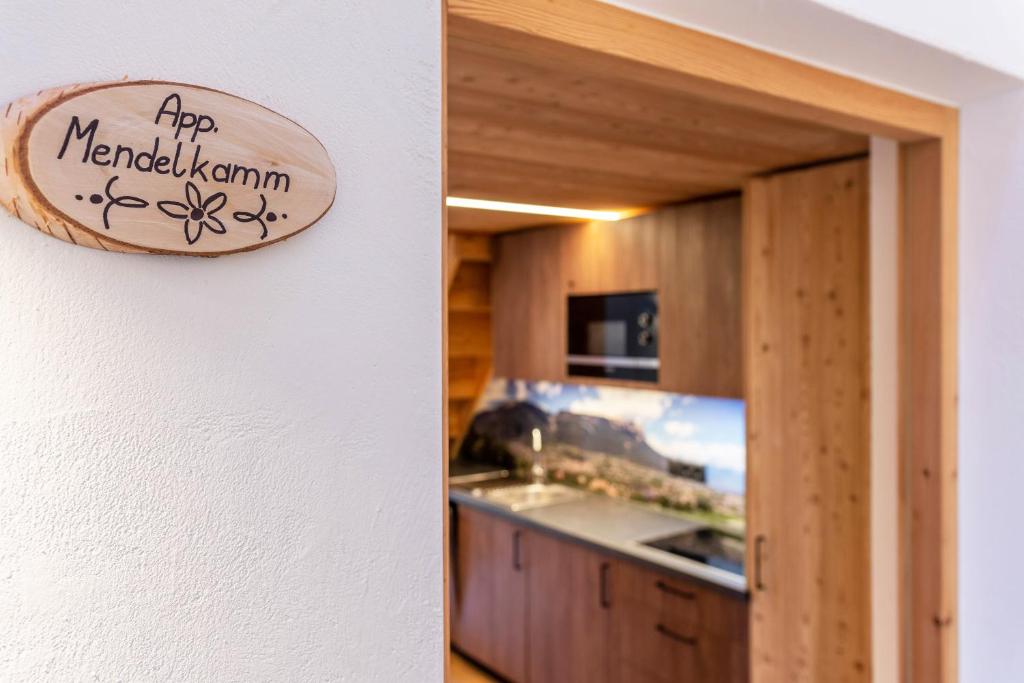 Kuchyň nebo kuchyňský kout v ubytování Guntschöllerhof Mendelkamm