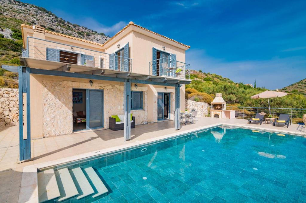 Villa con piscina y casa en Villa Pelagia Sea View by Villa Plus en Spathíon