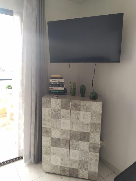 TV a/nebo společenská místnost v ubytování Castle Harbour Home