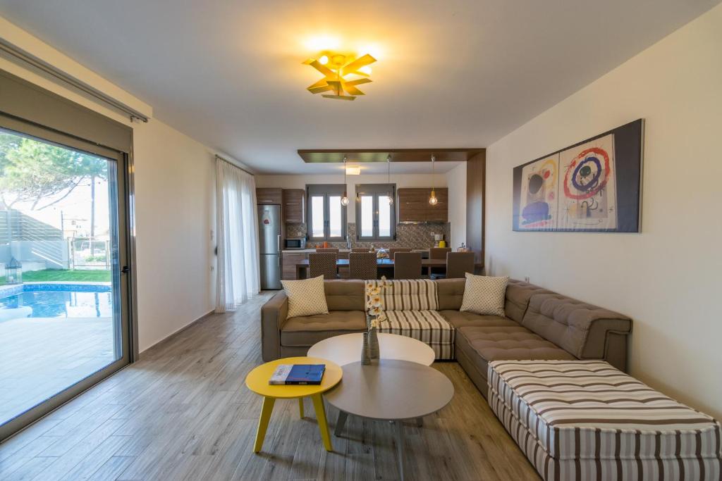 Część wypoczynkowa w obiekcie Villa Ilianthos