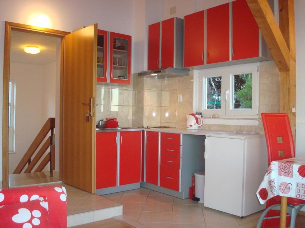 Kuchyň nebo kuchyňský kout v ubytování Studio apartment in Tribunj with sea view, balcony, air conditioning, WiFi 68-1