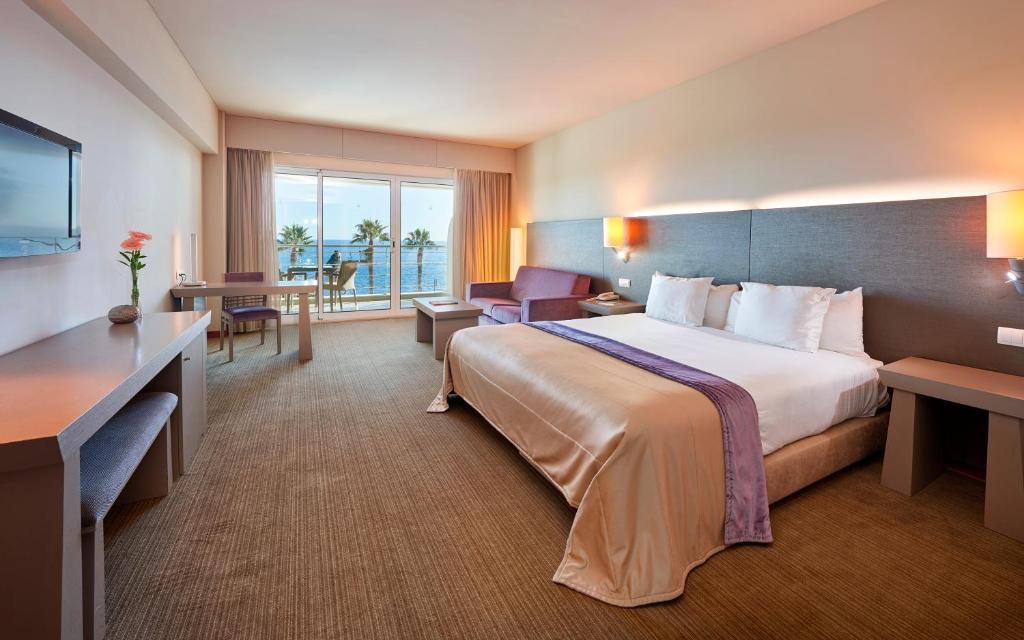 Postel nebo postele na pokoji v ubytování Melia Madeira Mare