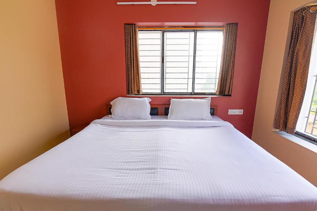 Postel nebo postele na pokoji v ubytování FabHotel Amar Raj Inn