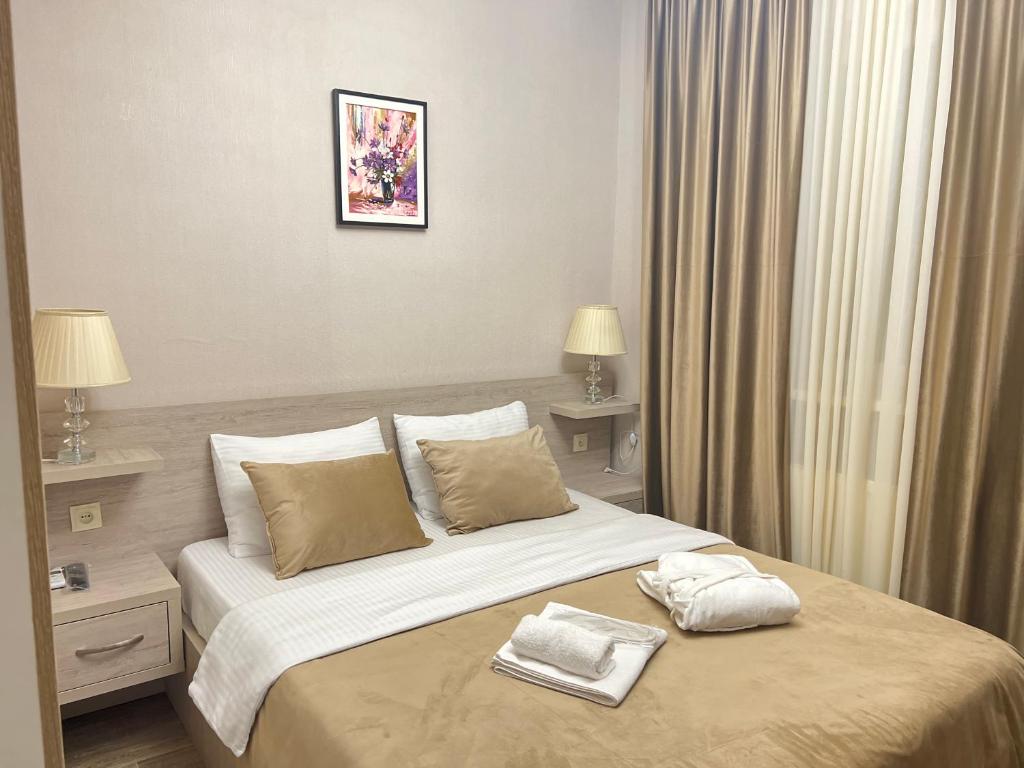 Postel nebo postele na pokoji v ubytování Family Hotel Triston